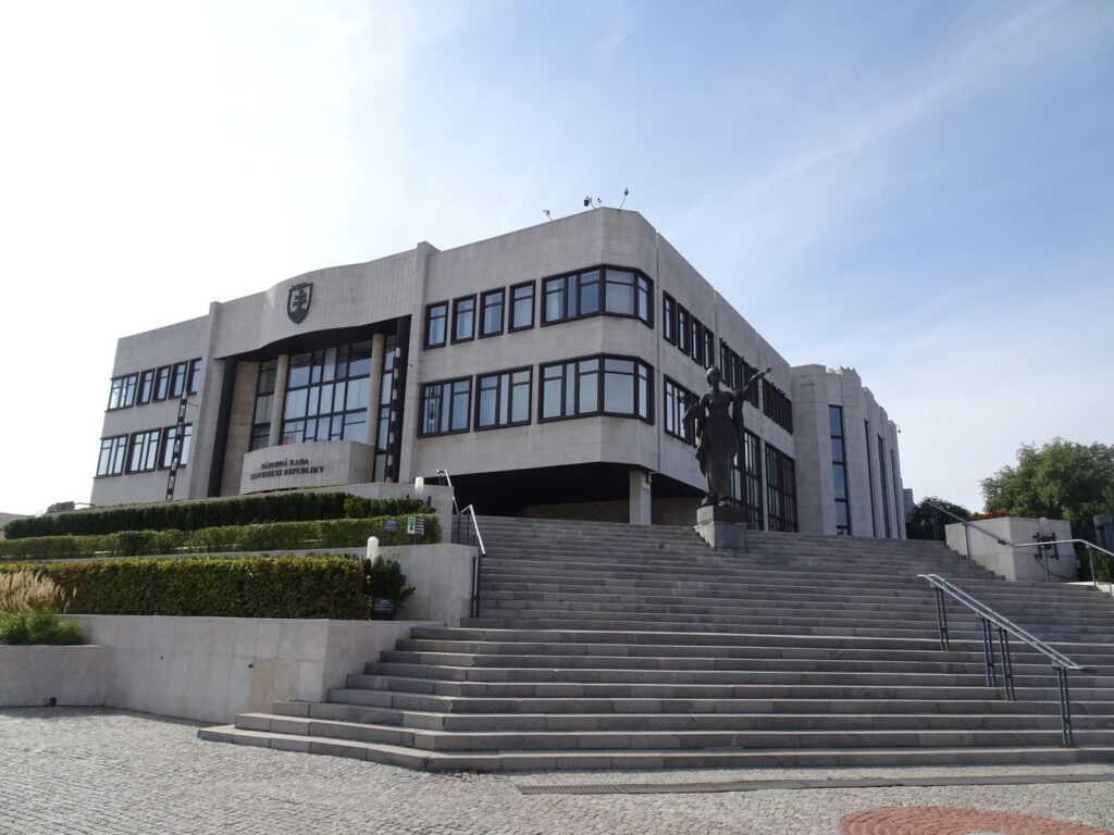 Hlas-SD prichádza s návrhom na skrátenie volebného obdobia, možno referendum
