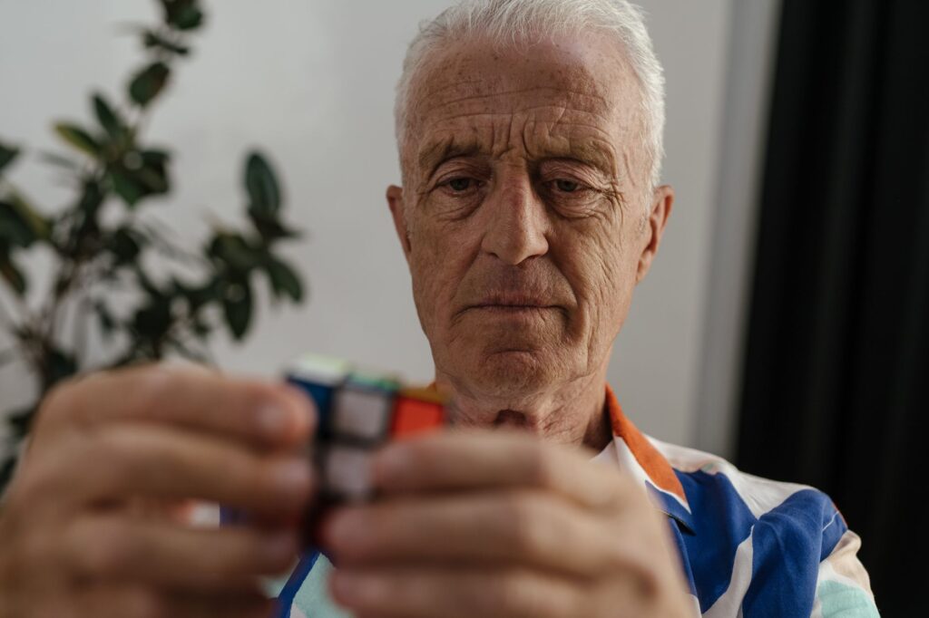 Vedci objavili spôsob, ako získať 13 rokov života bez demencie. Kľúčové je jedno obdobie