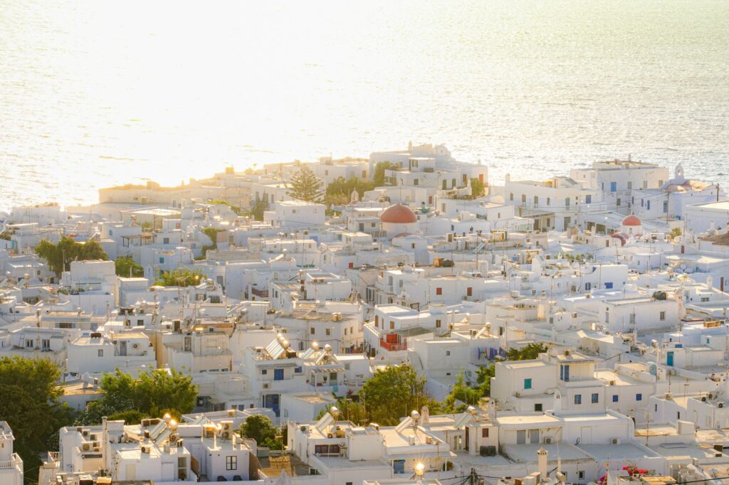 Namiesto Santorini: 5 gréckych ostrovov, ktoré sú lacnejšie a menej preplnené