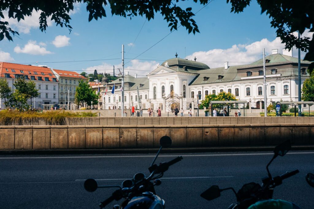 Fico žiada Kamenického o zrušenie transakčnej dane: Prekvapivý krok vlády