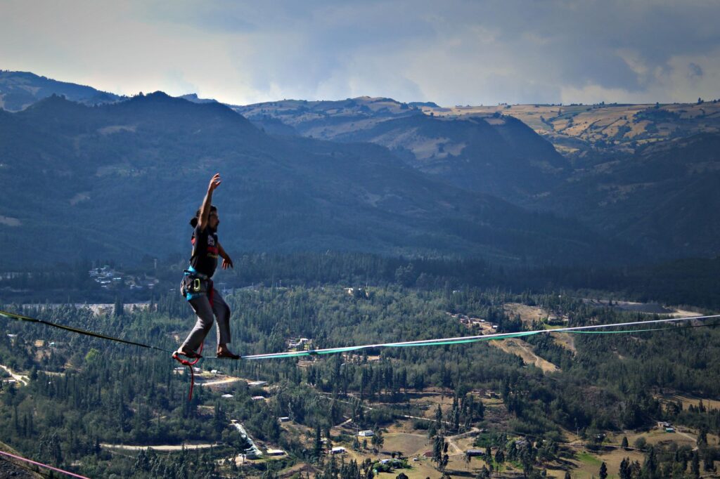 Slackliner Jaan Roose zdolal nad Bratislavou rekordných 14,7 km