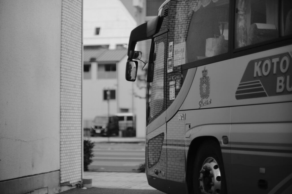 Minister dopravy chce lacnejšie autobusy aj MHD, reaguje na drahé palivá