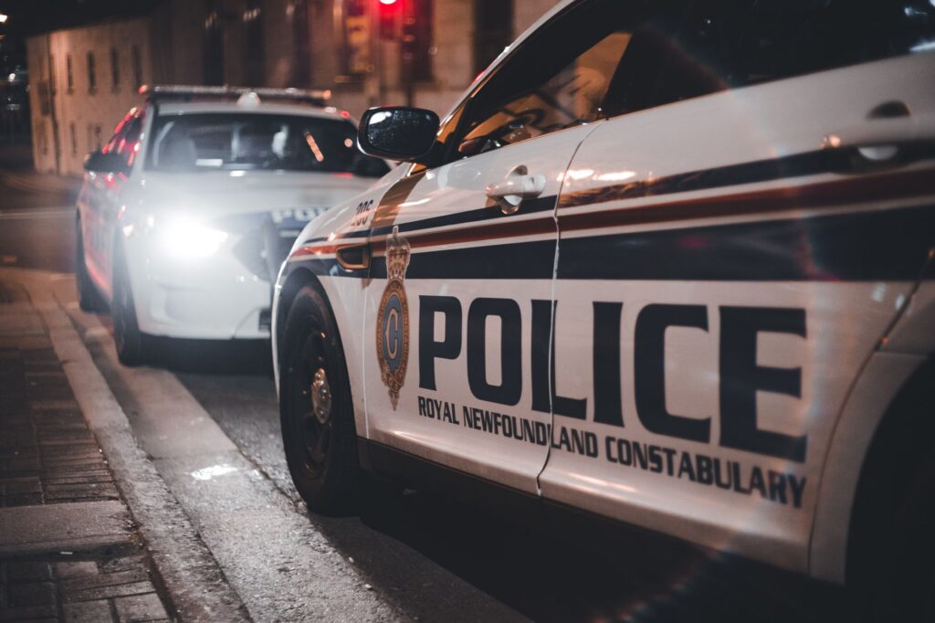 Zlodej kradol aj vedľa policajného auta, mestská polícia v Plzni mu udelila pokutu